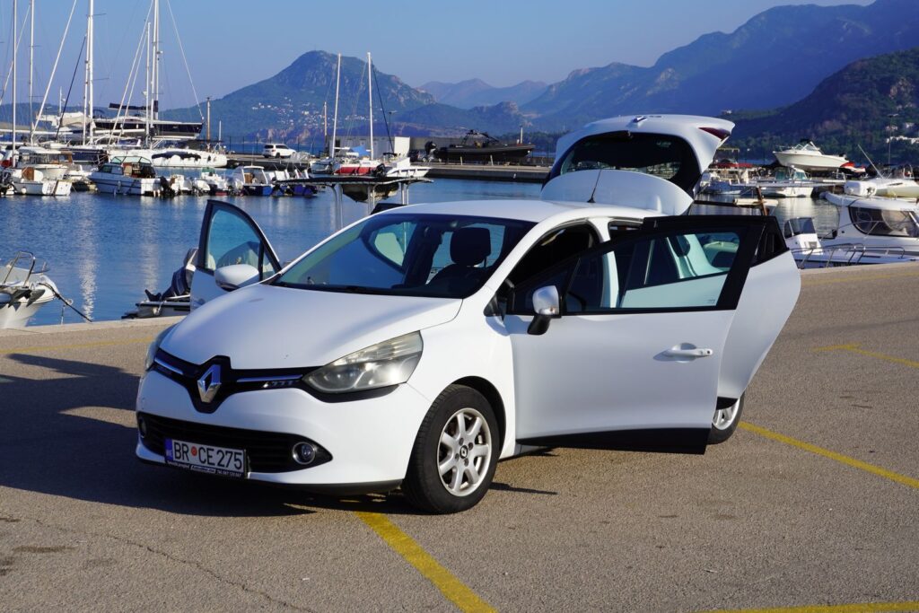 RENAULT-CLIO-RENT-A-CAR-05-WWW.RENTMNE.COM